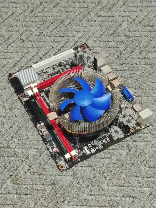 Процессор core i3 330 m 3 Гб ОЗУ за 5000
