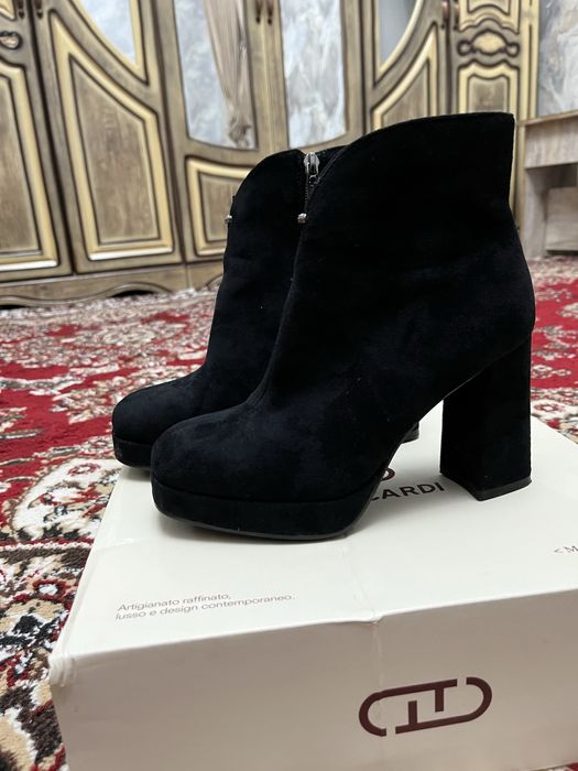 Yangi tuflilar sotiladi,35razmerda juda kachestvenniy rossiya mahsulot