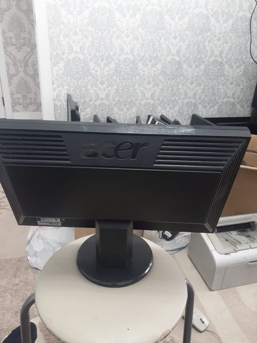 Компьютер в комплекте рабочем состоянии.