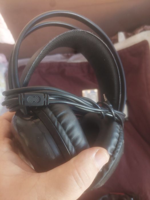 Căști gaming aproape Noi
