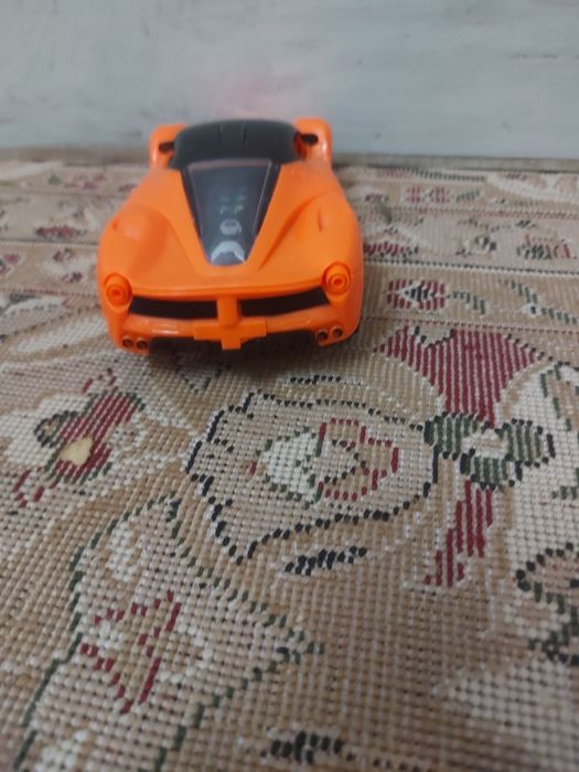 Игрушка машина открывается двери