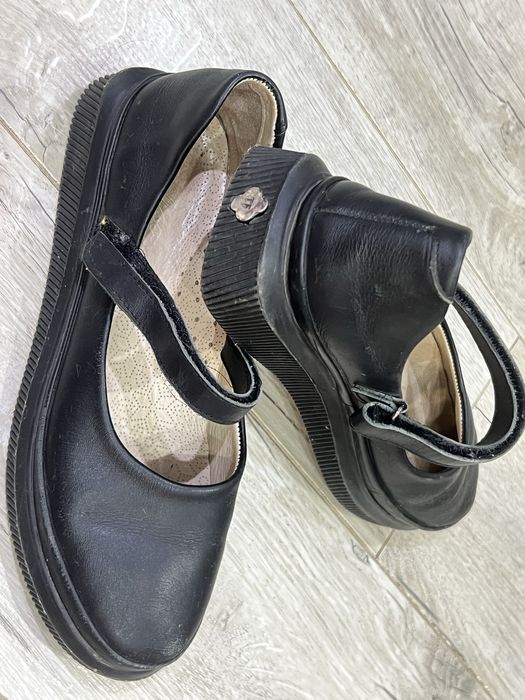 Школьтные туфли кожанные