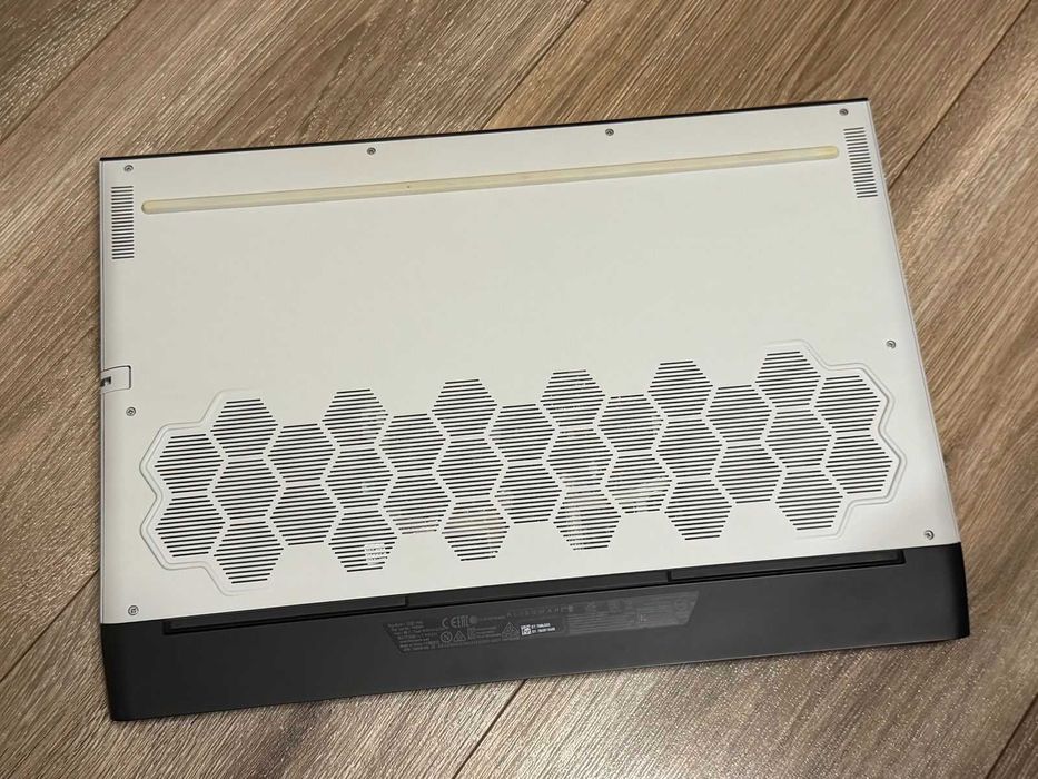 Alienware M17 R3 i7/16RAM/1TB SSD/RTX 2070 Super