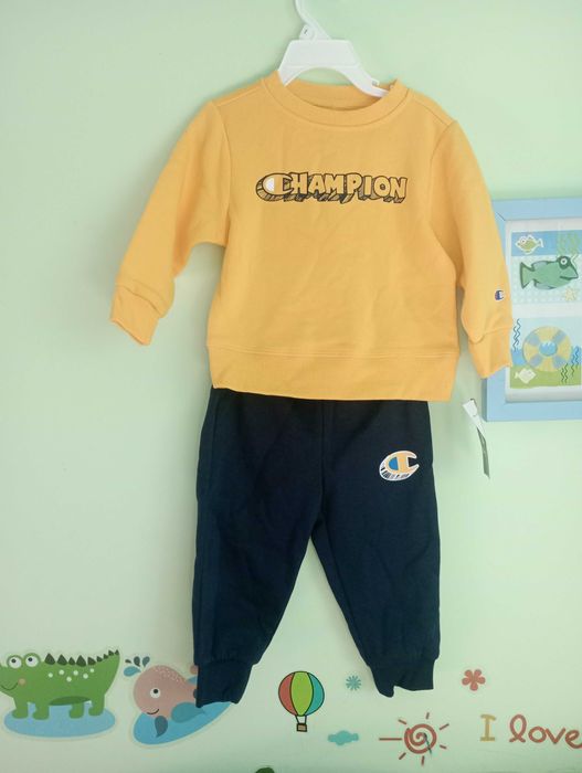 Нов с етикет детски комплект Champion, 12-18м