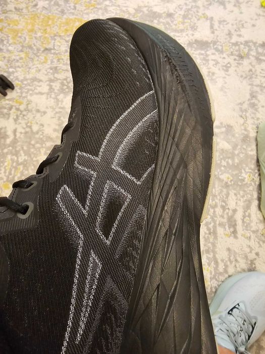 Asics Novablast 4 - mărimea