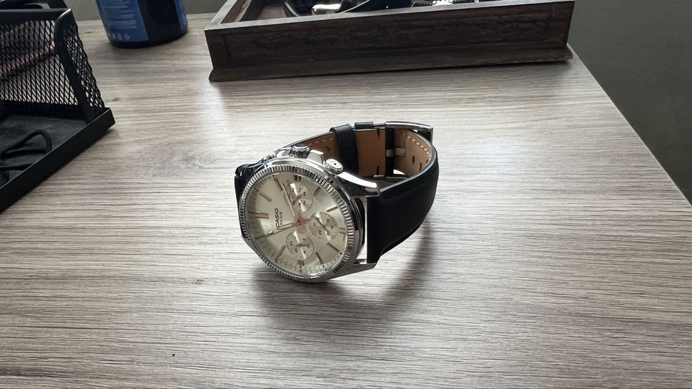 CASIO наручные часы новые