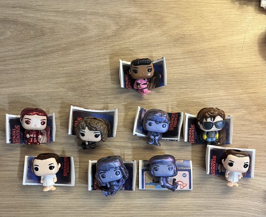 Продам фигурки kinder joy stranger things осд