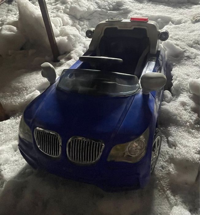 Продам машину на аккумуляторе