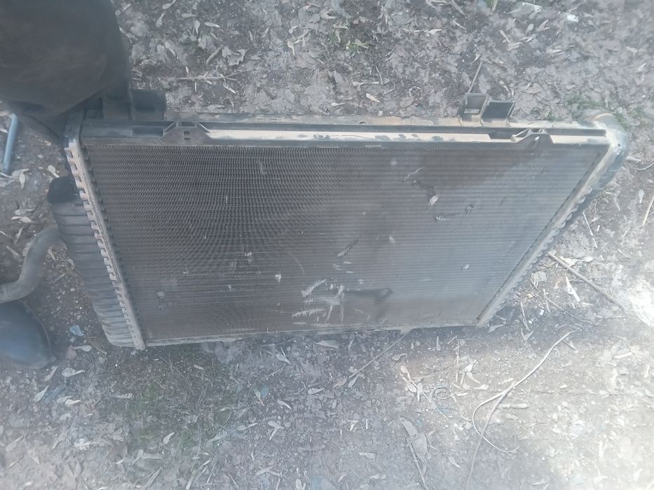Продам радиатор мерседес 202 механика