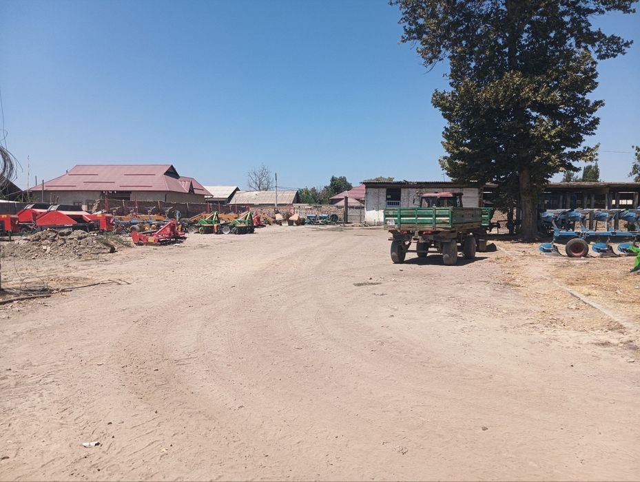 Нотурар бино иншоати сотилади. 
77 сотих.