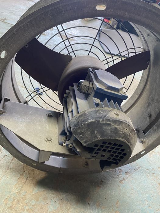 Осевой вентилятор в отличном состоянии