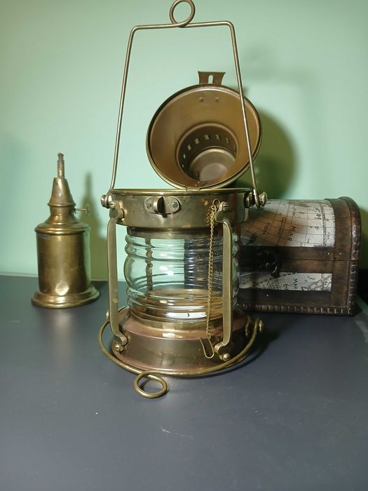 Стар корабен фенер на свещ