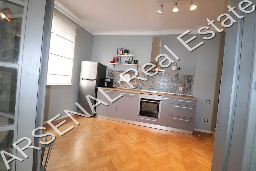 Дава се под наем Тристаен апартамент в София, Център - 100 кв.м за 800 € - Снимка #1