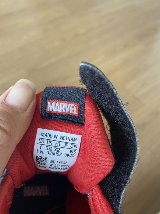 Кроссовки на мальчика адидас