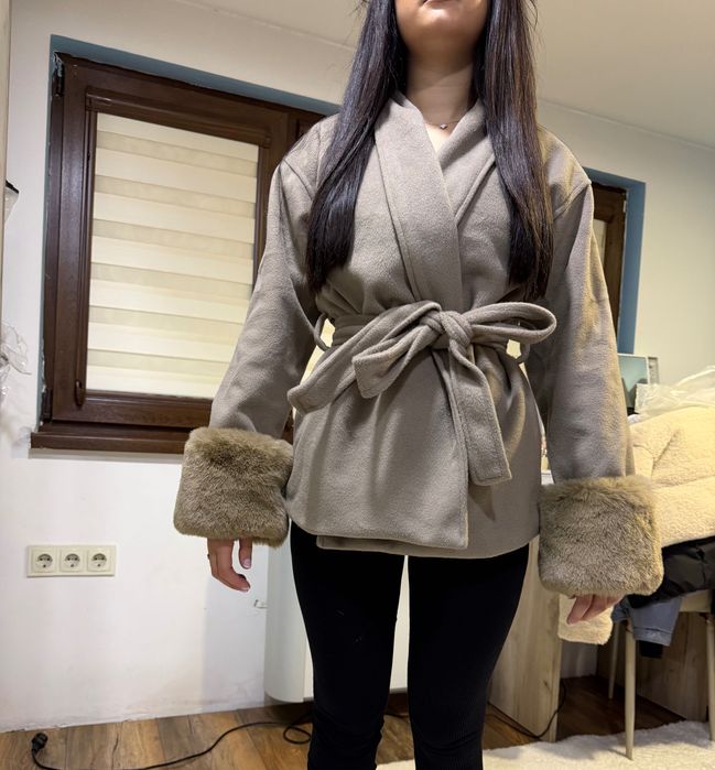 Кафяво вълнено палто