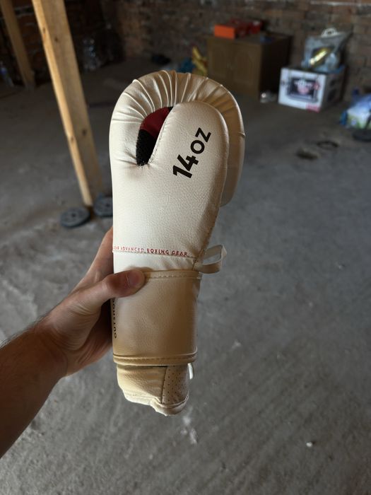 Боксов комплект включващ боксови ръкавици мма рькавици и боксов чувал