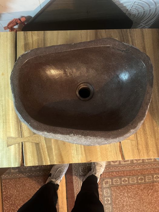 Каменна мивка от речен камък