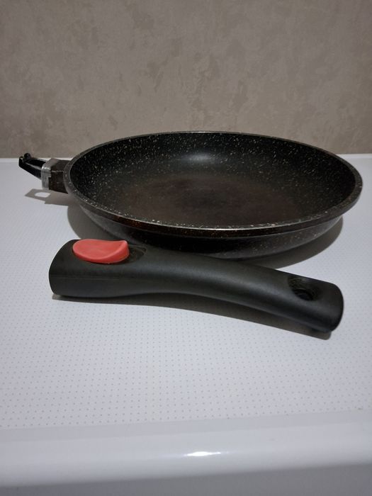 Сковорода с ручкой