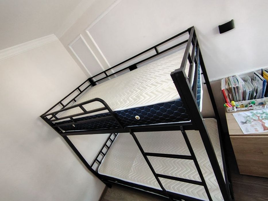 2х ярусная железная кровать с матрасом