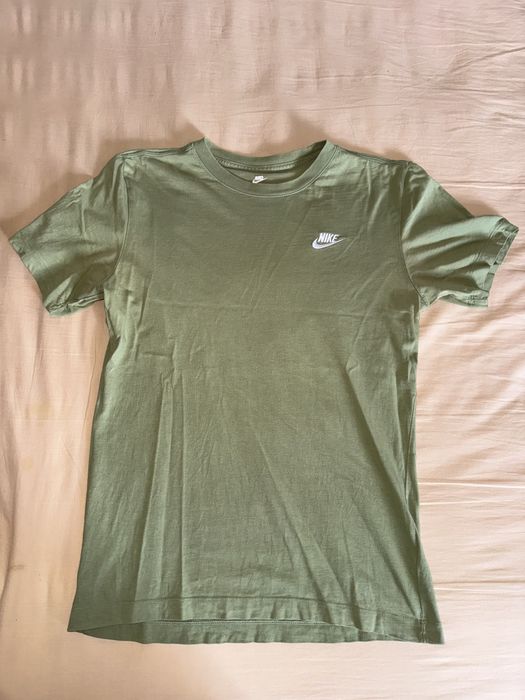 Продавам мъжки екип на Nike!