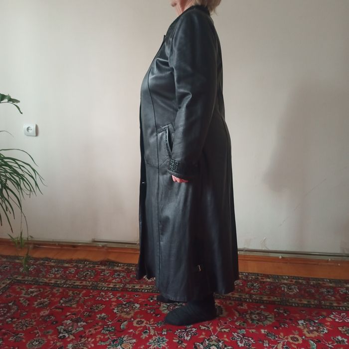 Продам кожанный плащ  в отличном состоянии