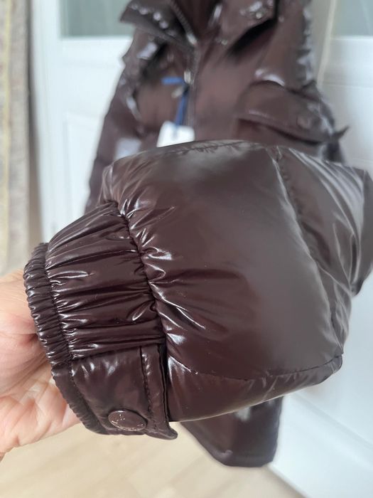 Продам пуховик  Moncler( новый)