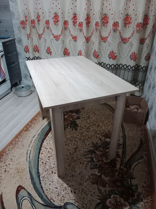 Продам обеденный стол