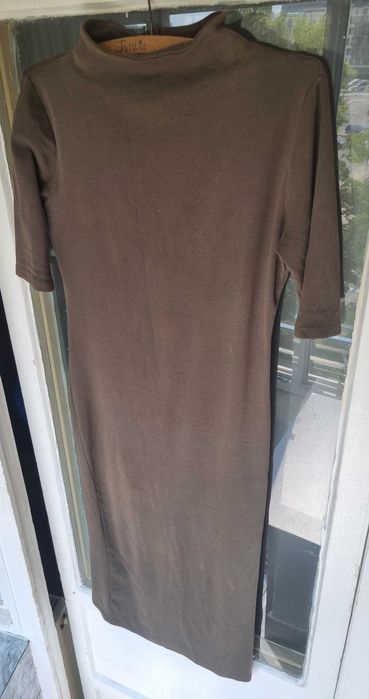 Rochie lungă ZARA mărimea L maro-kaki cu guler înalt