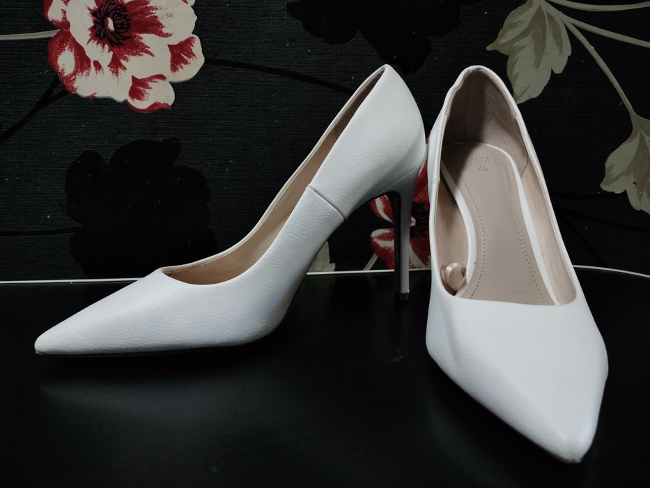 Pantofi albi Stiletto