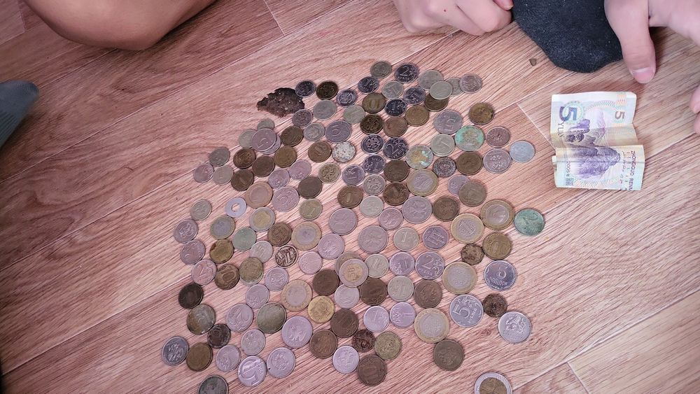 Много разных колекционых монет