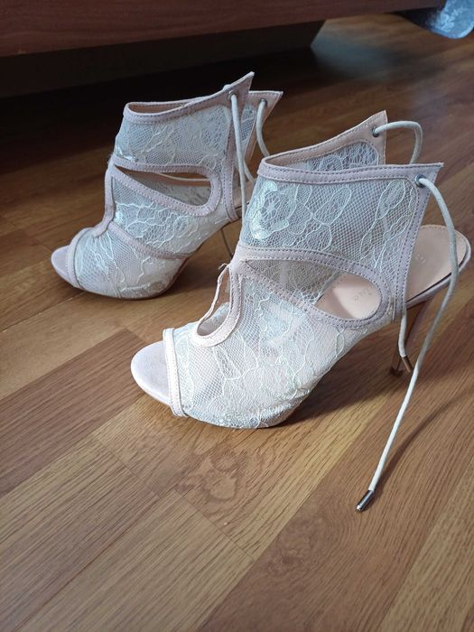 Дамски дантелени обувки 38 номер