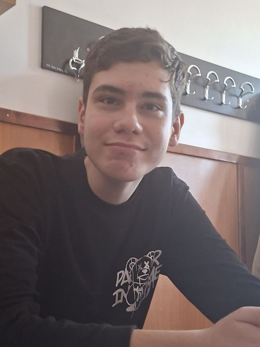 Vind un băiat clăpăug bun la curatenie 550 de lai că să îmi iau o bere