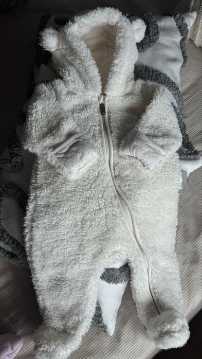 Продам комбинезоны на девочку 62 см