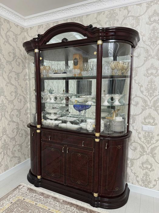 Сервант шкаф / горку