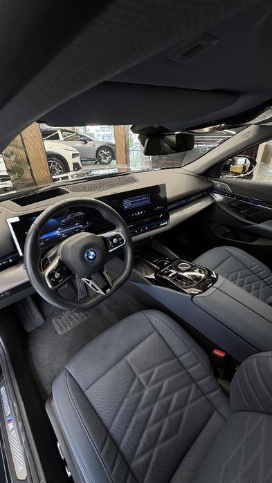 BMW i5 eDrive40L 2025 Full | 5000 km