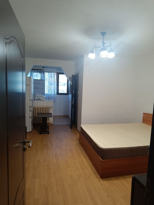 Închiriez garsonieră