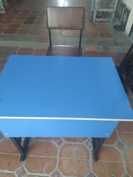 Продаётся парта со стулем