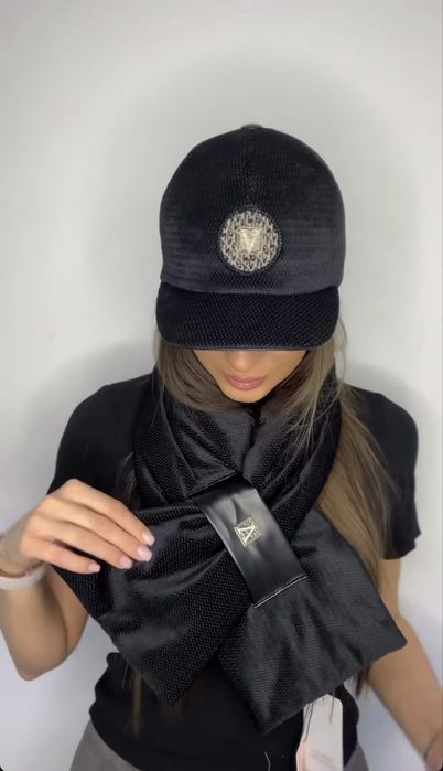 Продам комплект кепка и шарф