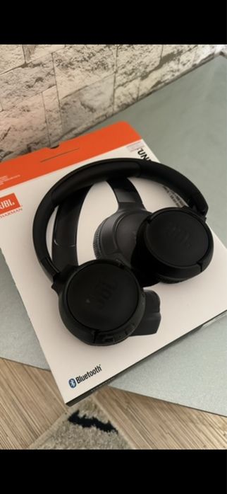 Наушники JBl.