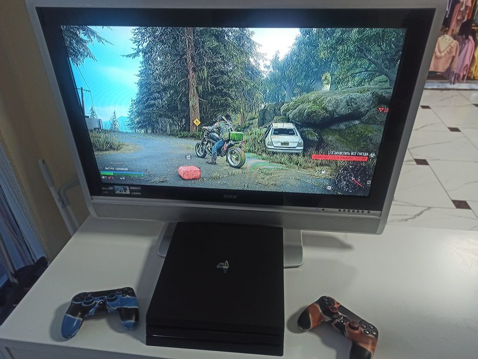 Продам PS4 Pro с VR в отличном состоянии