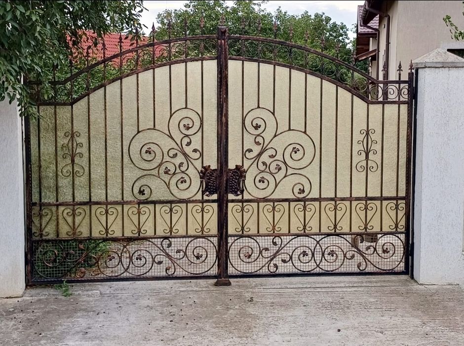 Producție și montaj porți, panouri de gard, coame, capace