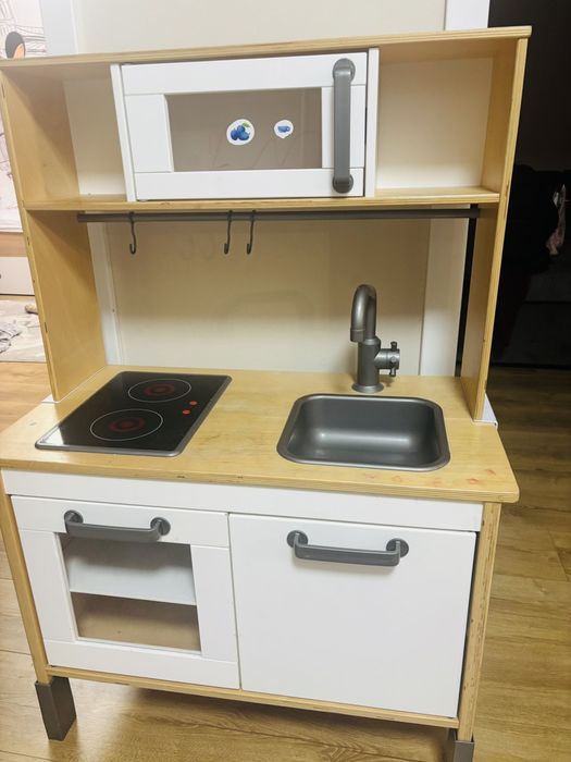 Детска кухня с котлони