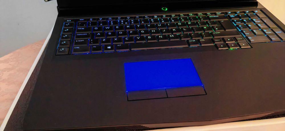 Alienware/Core i7-7820HK/GTX 1080 8GB 200W/16GB RAM/512G SSD/QHD 120hz