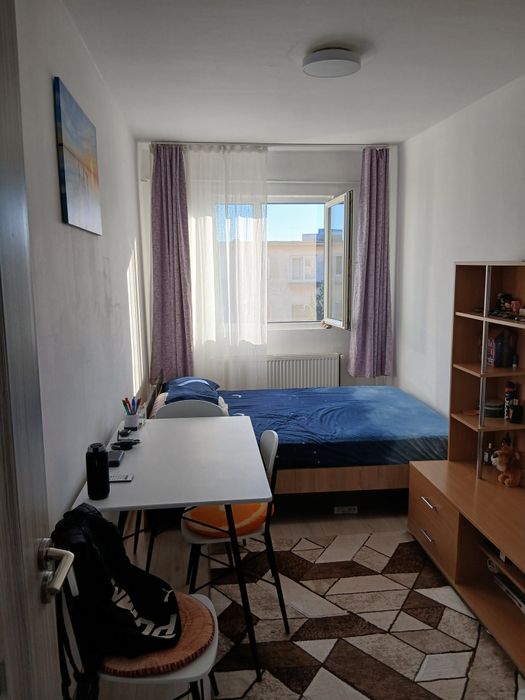 Vand apartament 3 camere zona Vlaicu