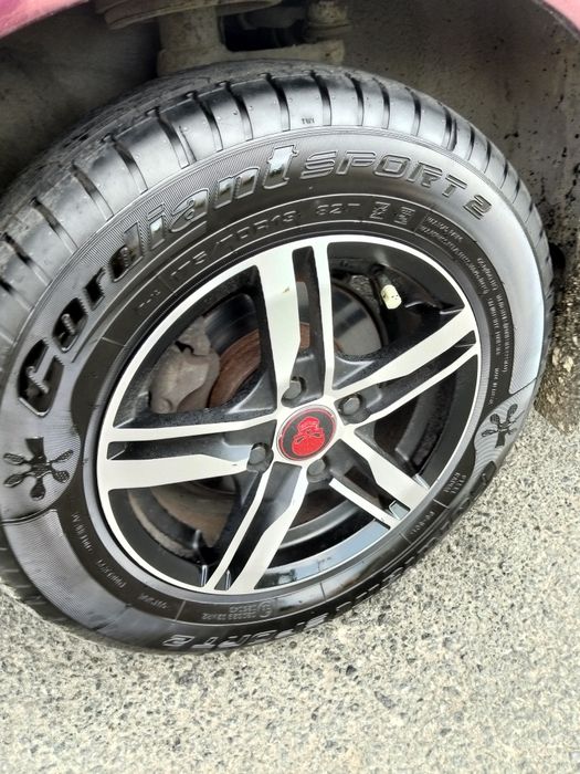 Продам комплект литых дисков с летней резиной