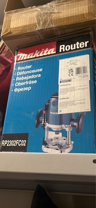 Фрезер Makita rp2302fc02