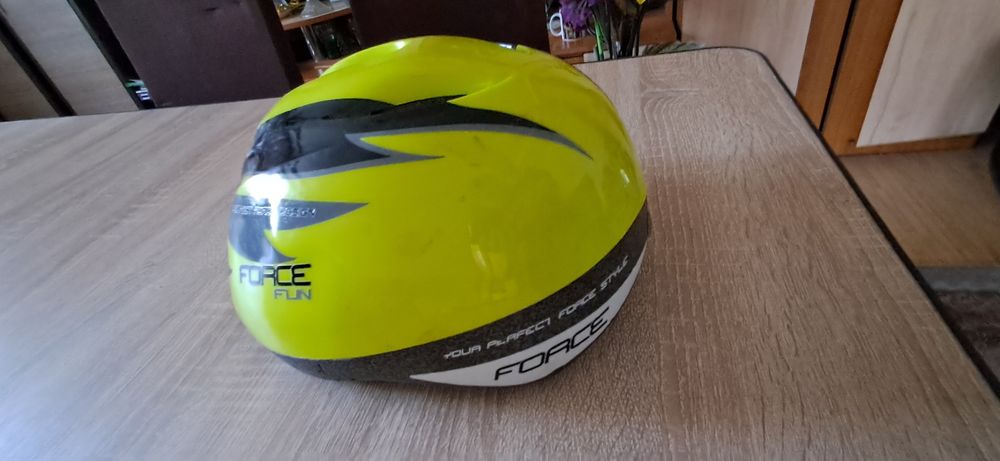 Cască din polistiren