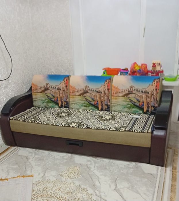 Диван