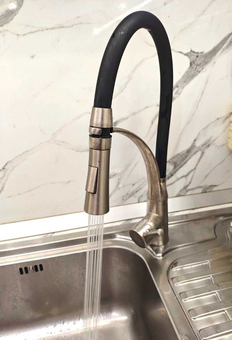 Смесител за кухня с чучур и 2 вида пръскане