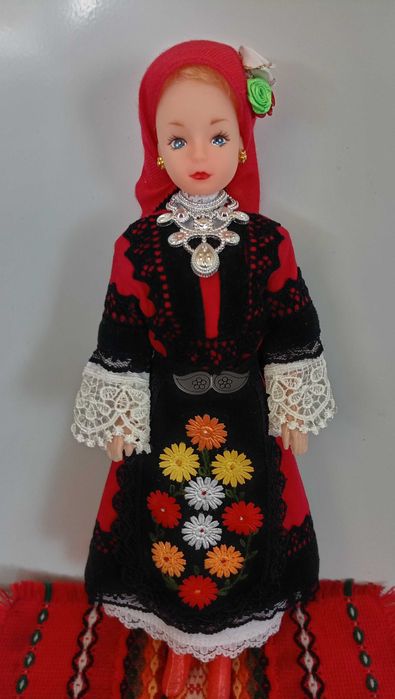 Сувенирна кукла Калина с Тракийска народна носия